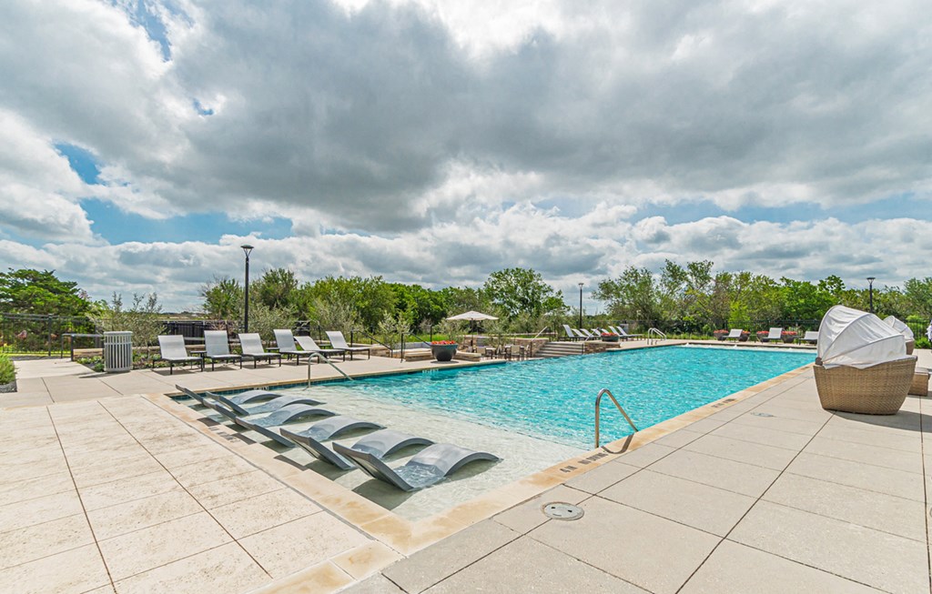 Dominium-Crossroad Commons-Pool at Crossroad Commons, Manor