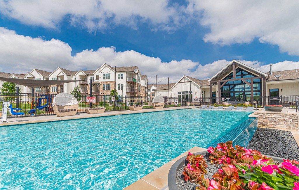 Dominium-Crossroad Commons-Pool