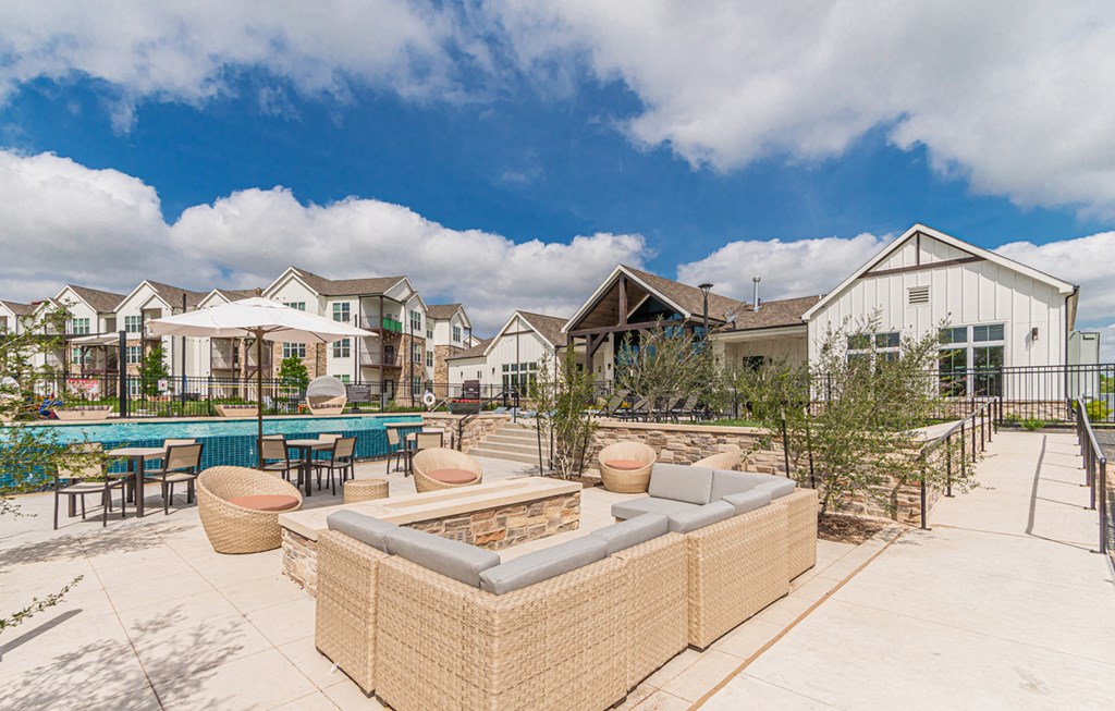 Dominium-Crossroad Commons-Pool Deck