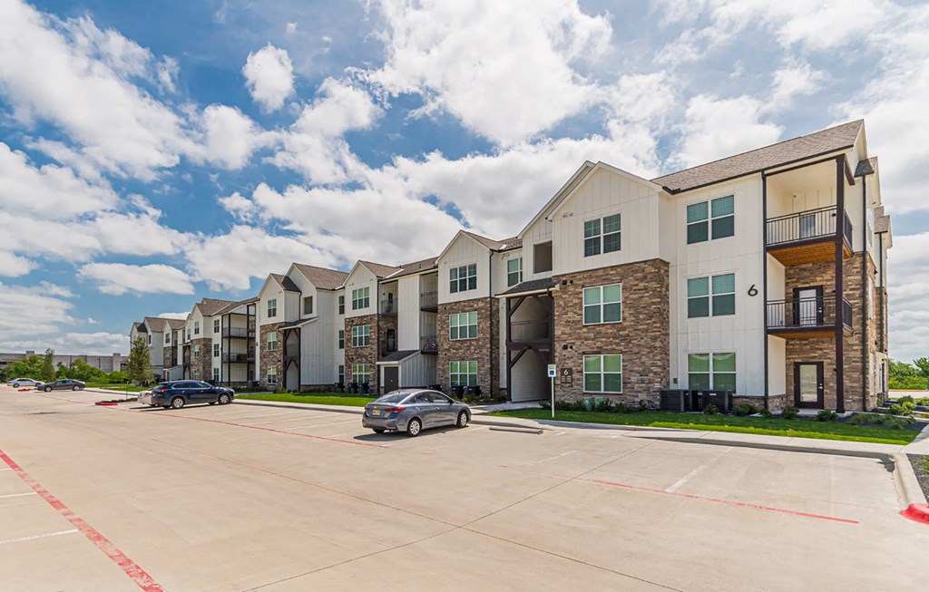 Dominium-Crossroad Commons-Exterior at Crossroad Commons, Manor