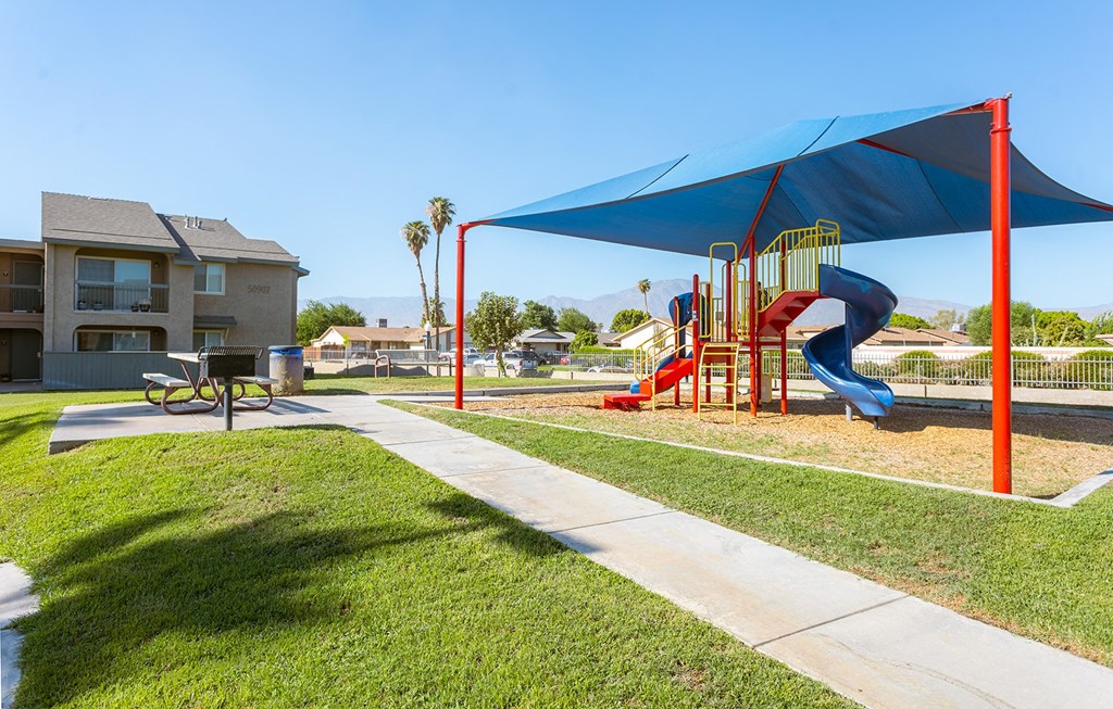 Dominium-Desert Palms-Playground