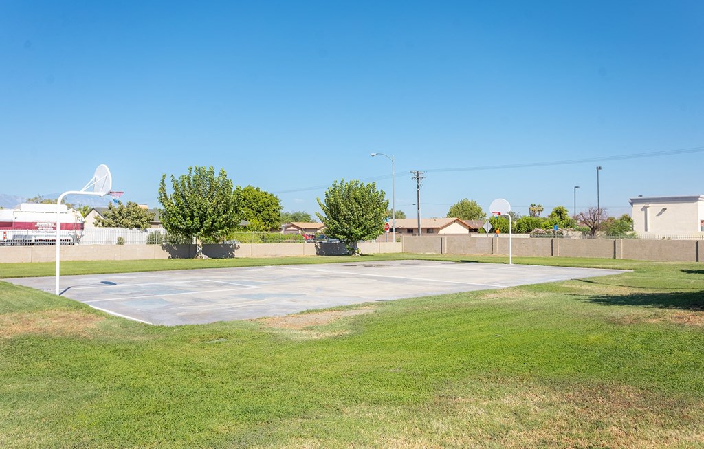 Dominium-Desert Palms-Basketball Court