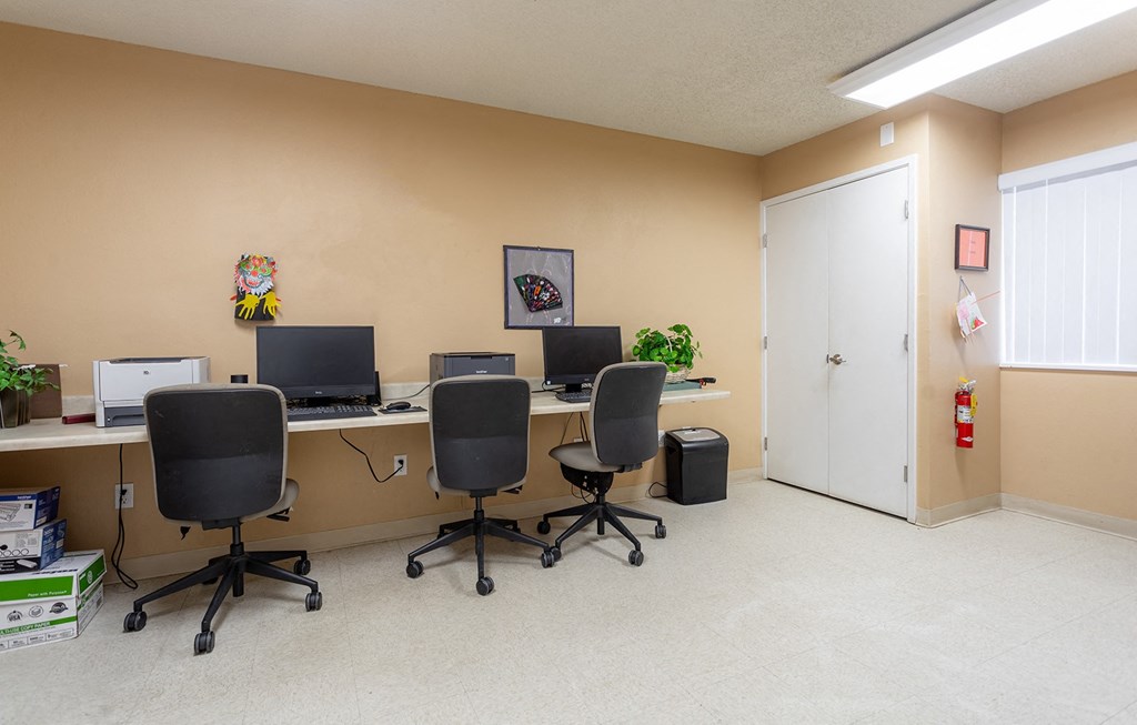 Dominium-Desert Palms-Business Center