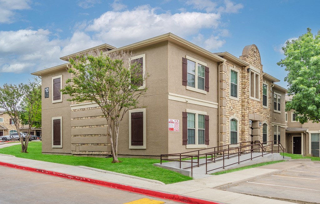 Exterior at Five Mile Creek, Dallas Texas