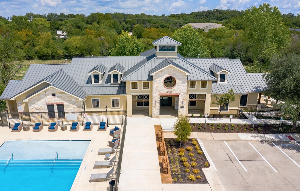 Dominium-Franklin Park-Aerial Clubhouse