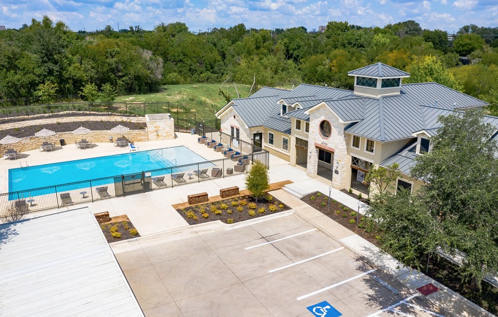 Dominium-Franklin Park-Aerial Clubhouse