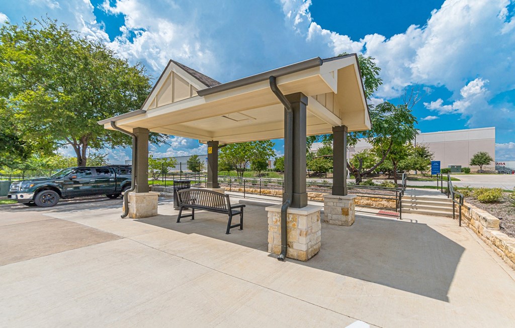 Dominium-Franklin Park-Bus Shelter