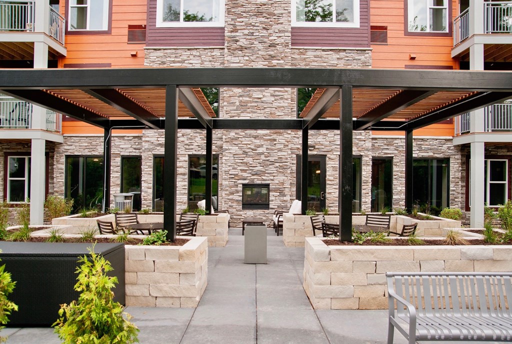 Dominium-Grainwood Senior-Patio