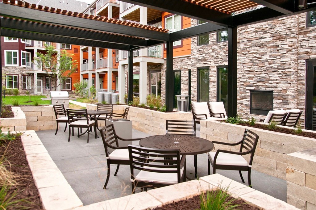 Dominium-Grainwood Senior-Patio