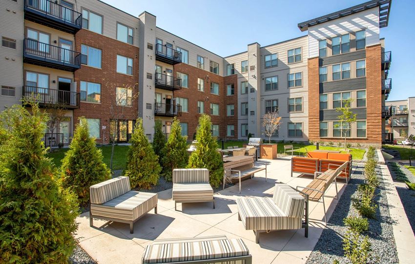 Grand Central Flats_Courtyard