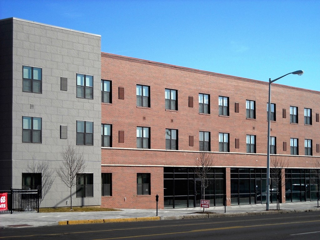 Dominium_Grand South Senior_Building Exterior