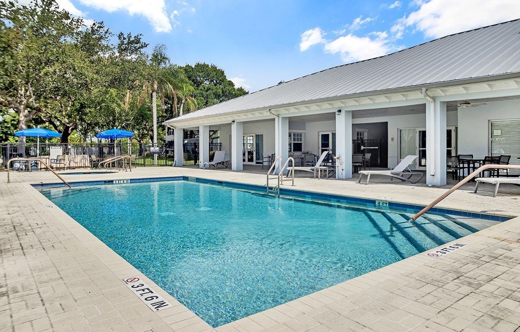 Dominium-Groves of Delray-Pool
