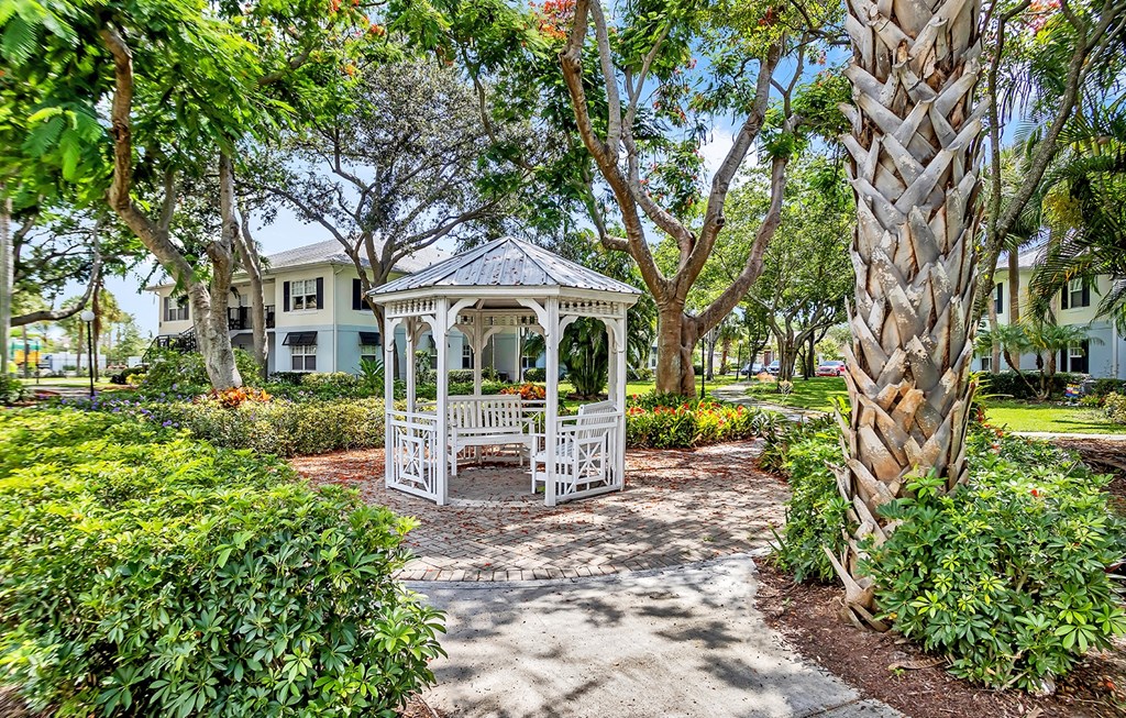 Dominium-Groves of Delray-Exterior