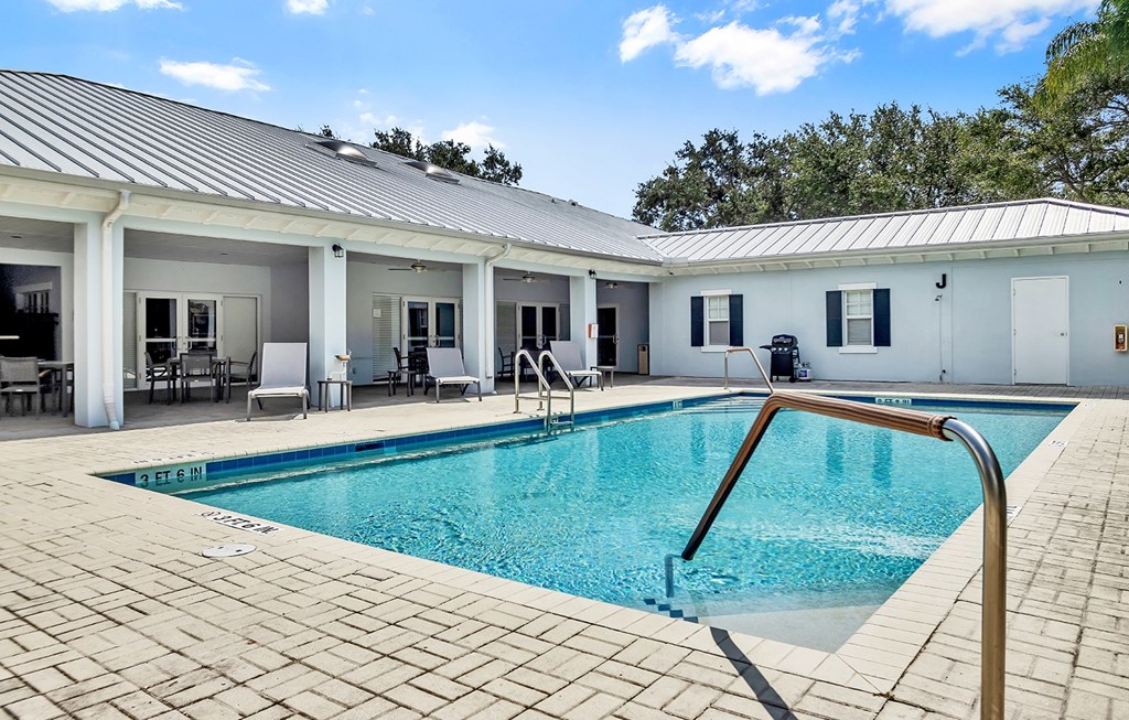 Dominium-Groves of Delray-Pool