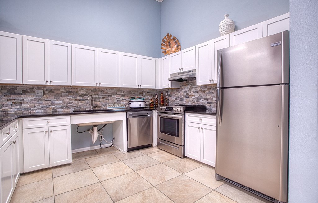 Dominium-Groves of Delray-Community Kitchen