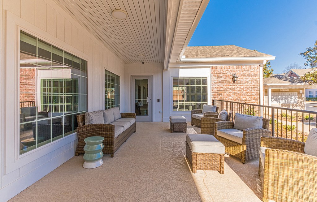 Dominium-Groves of Lawrenceville-Community Patio