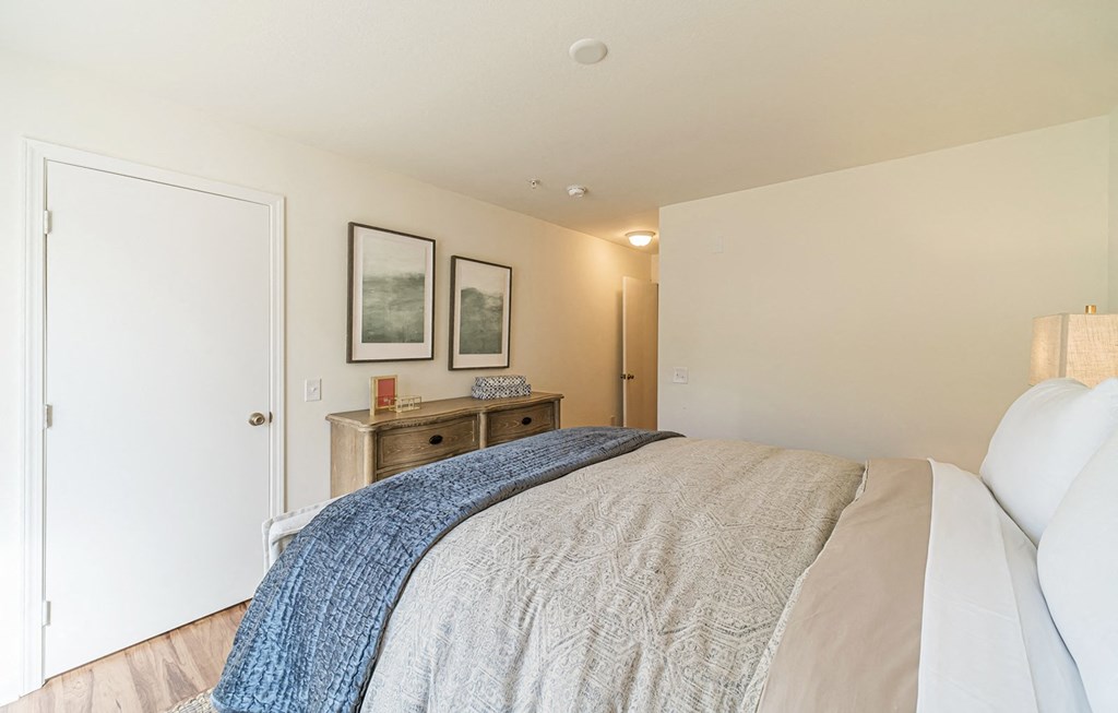 Dominium-Groves of Lawrenceville-Bedroom