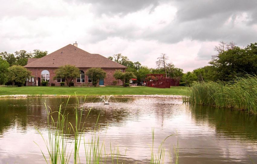 Hickory Manor_Pond - Photo Gallery