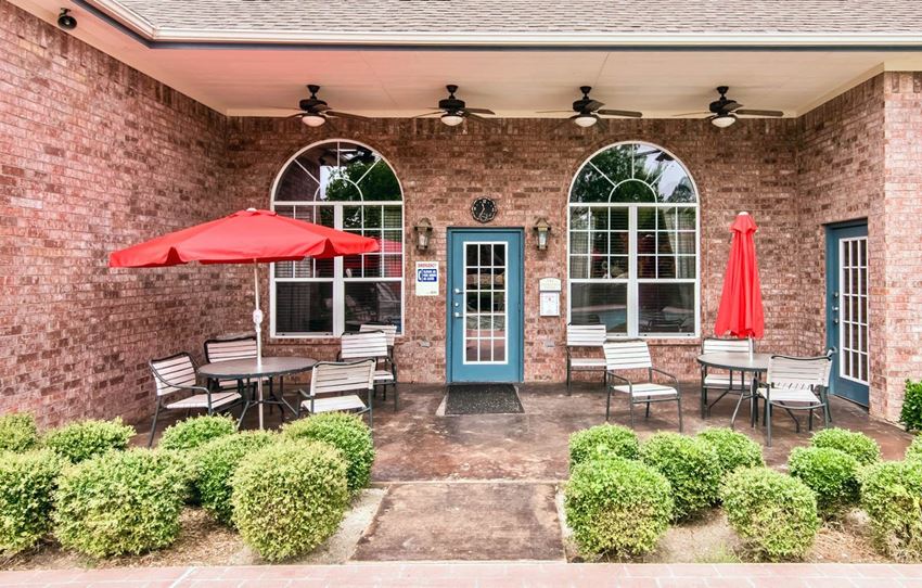 Hickory Manor_Patio - Photo Gallery
