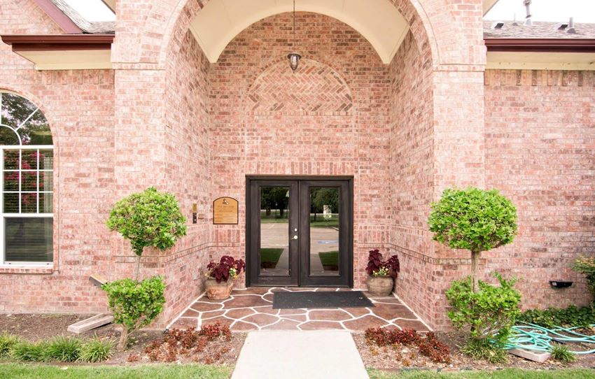 Hickory Manor_Leasing Office Exterior - Photo Gallery