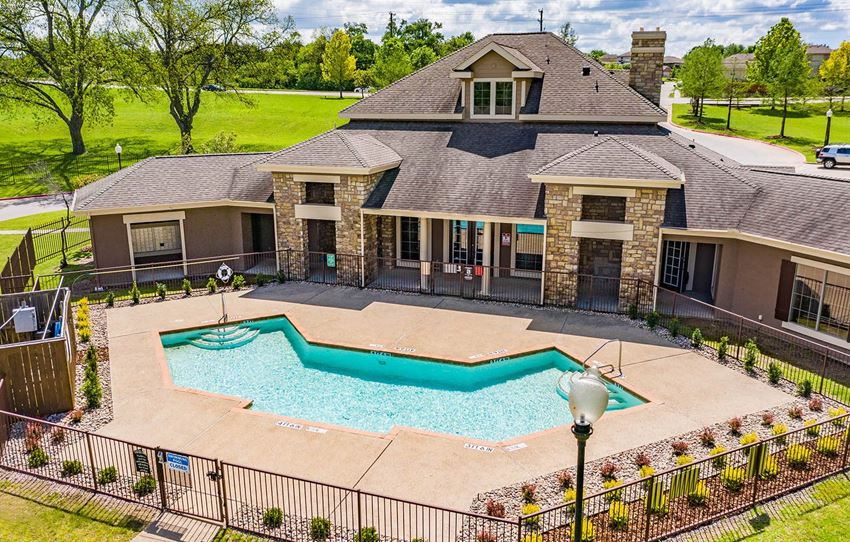 Highland Hills_Outdoor Swimming Pool - Photo Gallery