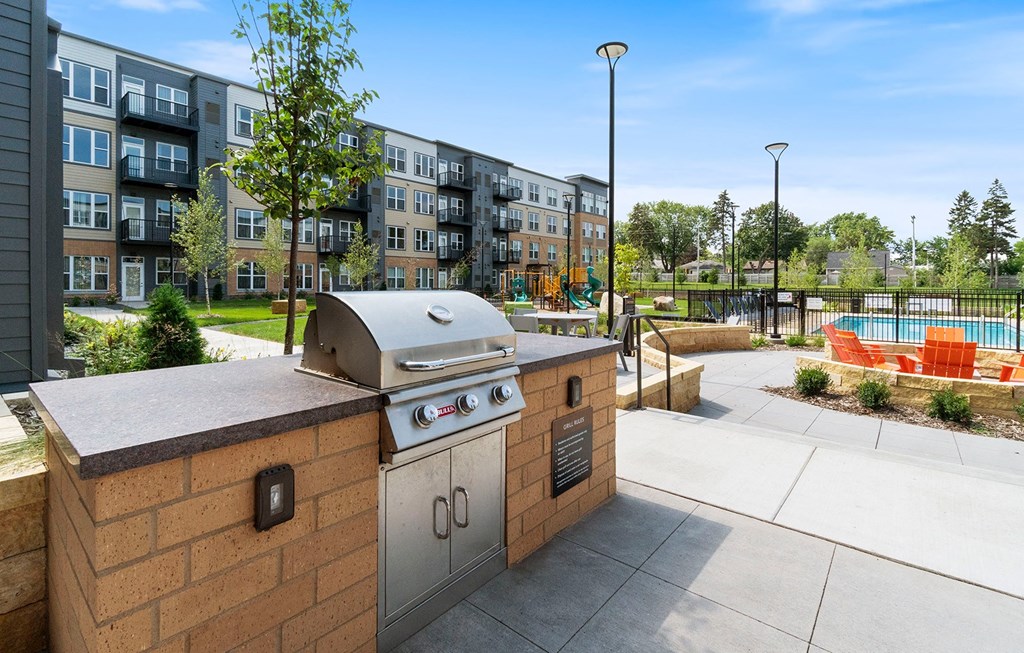 Dominium-Hilltop at Signal Hills-Grilling Area