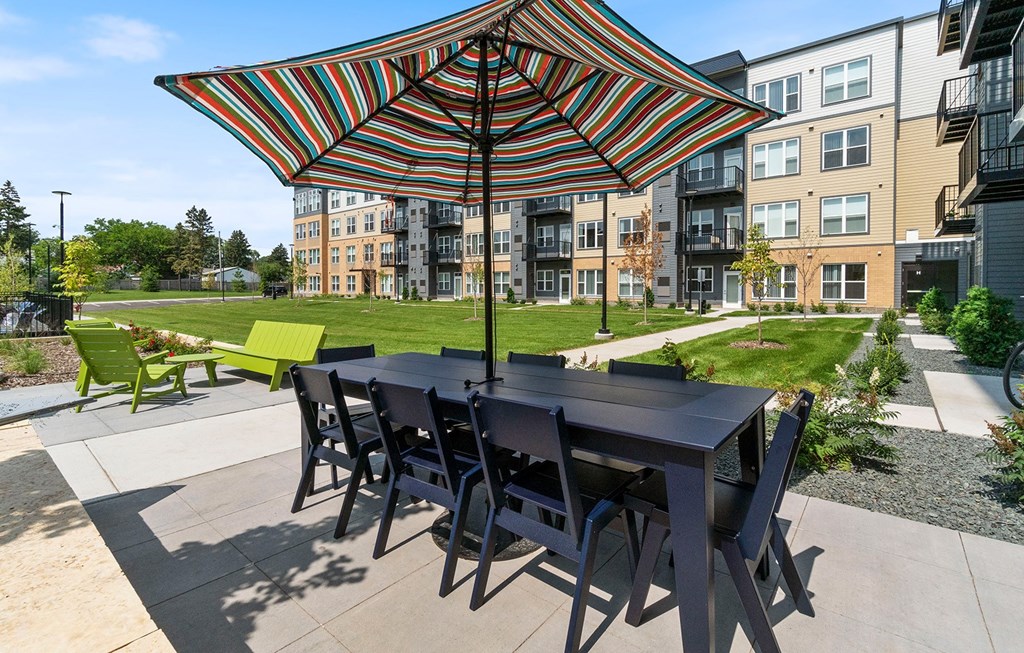 Dominium-Hilltop at Signal Hills-Community Patio