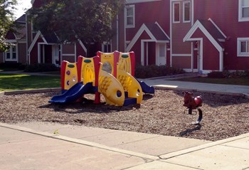 Jefferson Square_Outdoor Playground - Photo Gallery 4
