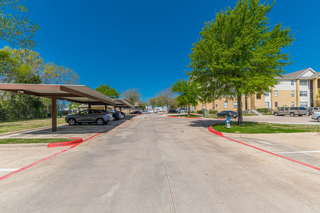 Dominium-Kinwood-Carport