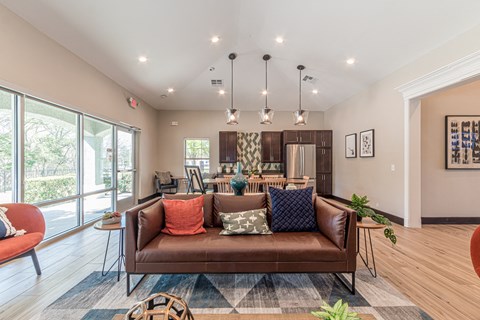 Dominium-Kinwood-Clubhouse