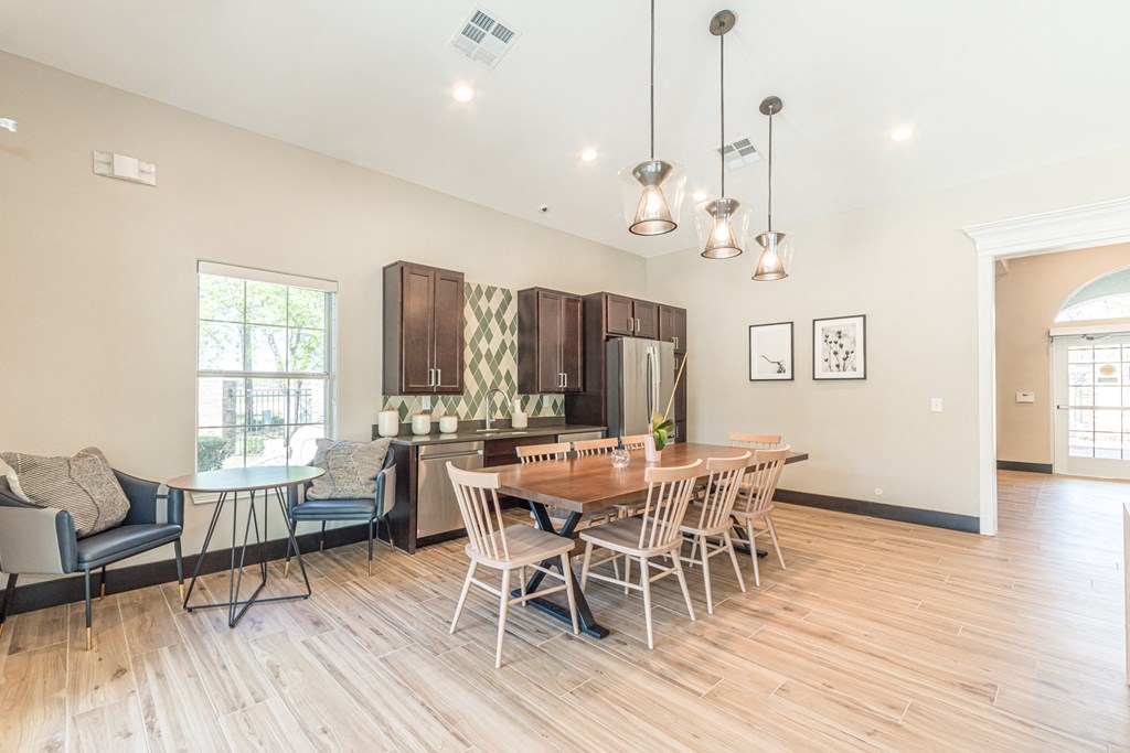 Dominium-Kinwood-Community Kitchen