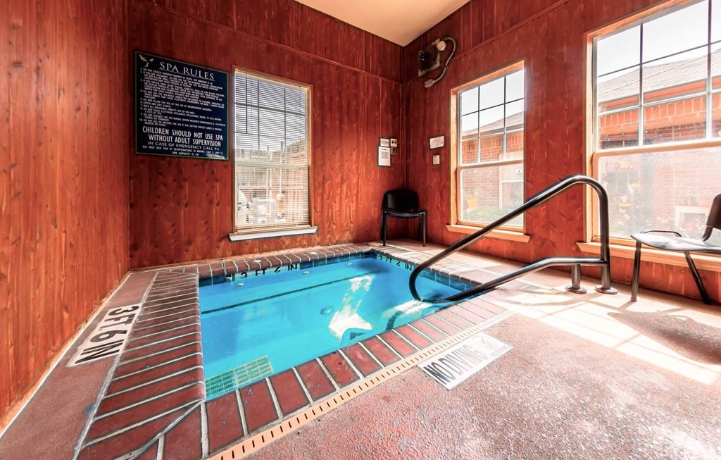 Lakeside Manor_Hot Tub