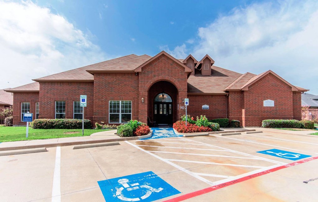 Lakeside Manor_Clubhouse Exterior 