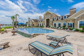 Lakeside Pointe_Pool - Photo Gallery 3