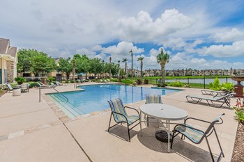 Lakeside Pointe_Pool - Photo Gallery 5
