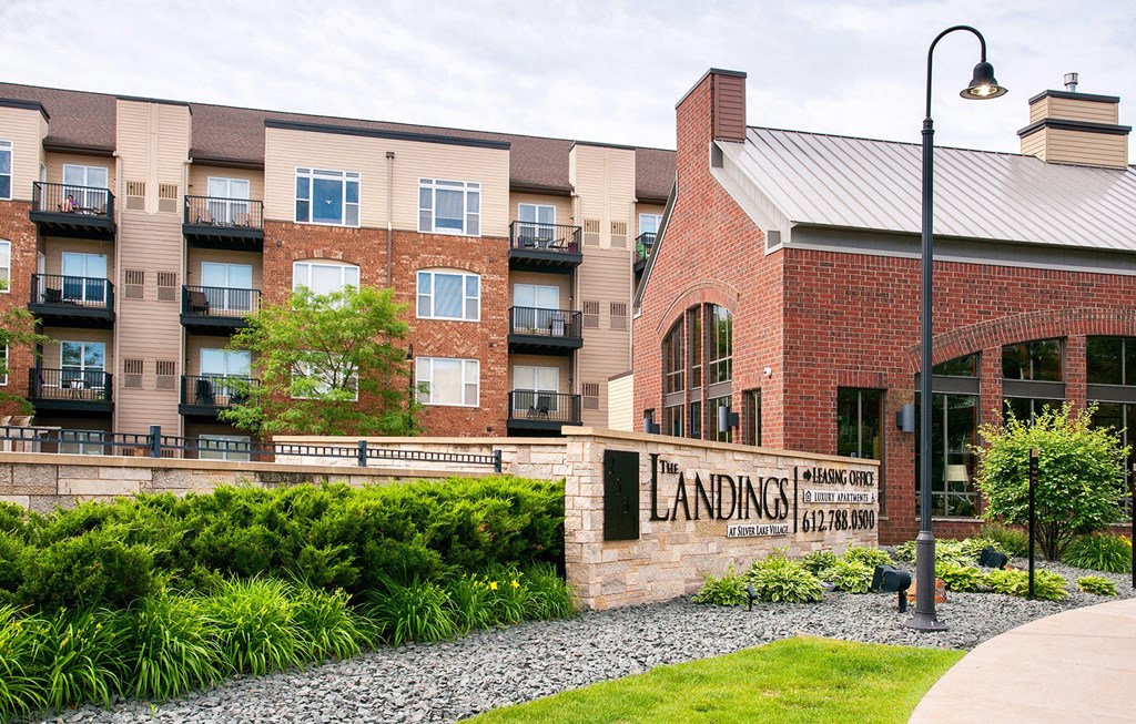 Dominium-Landings at Silver Lake Village-Exterior