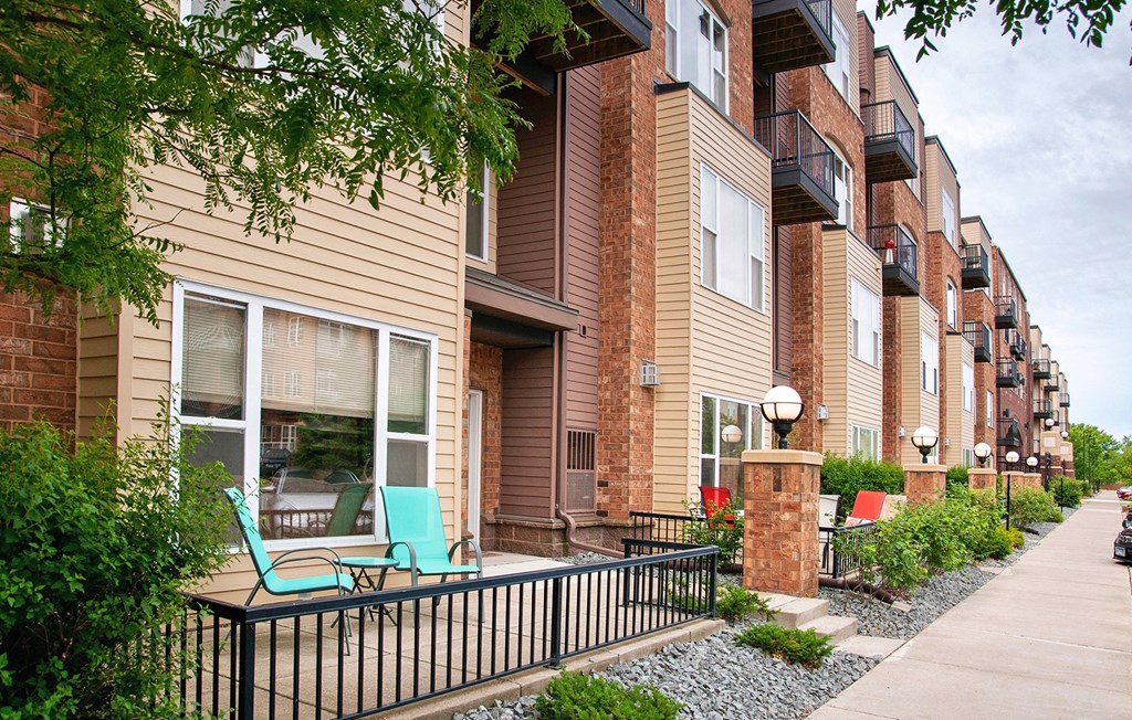 Dominium-Landings at Silver Lake Village-Exterior