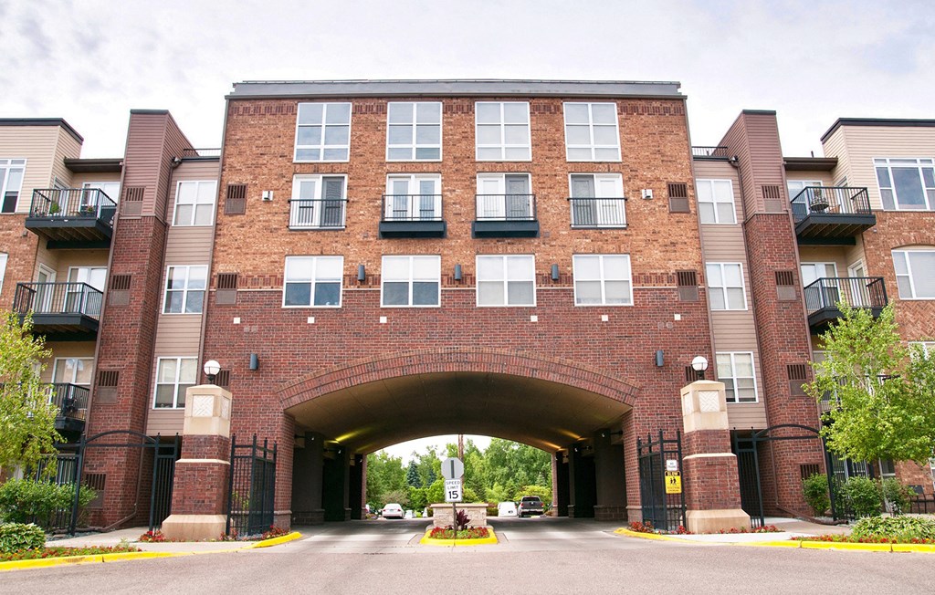 Dominium-Landings at Silver Lake Village-Exterior