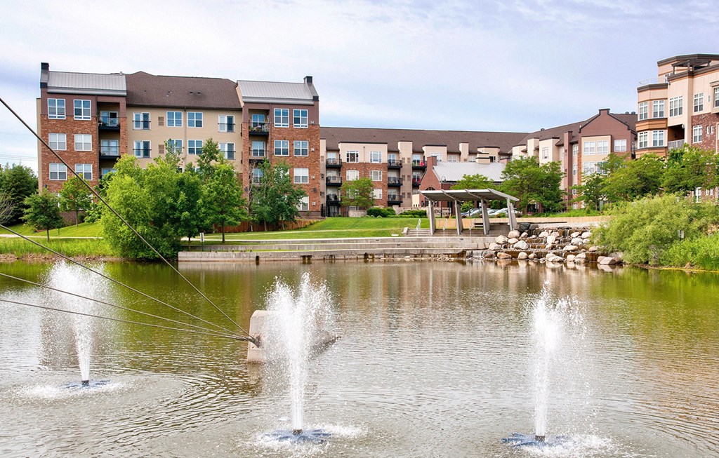 Dominium-Landings at Silver Lake Village-Exterior