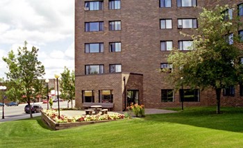Larson Commons_Property Exterior - Photo Gallery 2