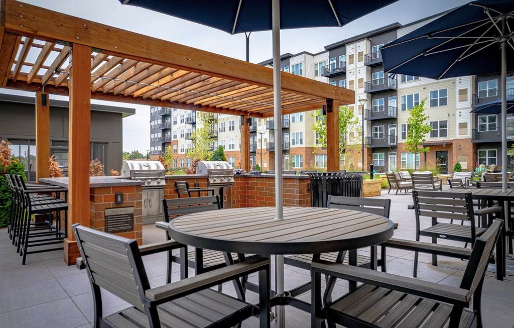Community Patio Community Patio at Signal Hills 55+ Apartments, West St. Paul, MN, 55118