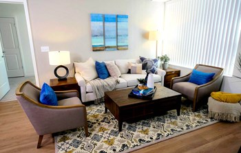 Living Room - Photo Gallery 3