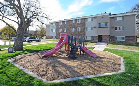 Lonnie Adkins Court_Outdoor Playground