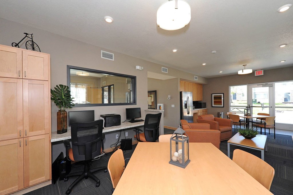 Lonnie Adkins Court_Business Center