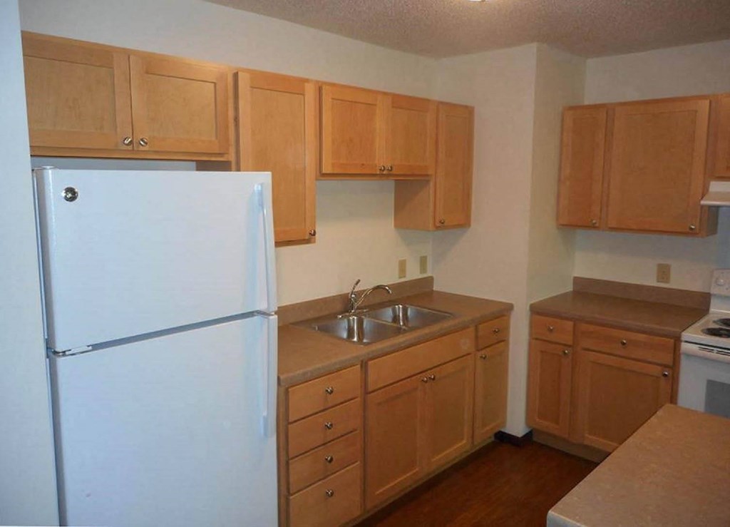 Lonnie Adkins Court_Model Apartment Kitchen