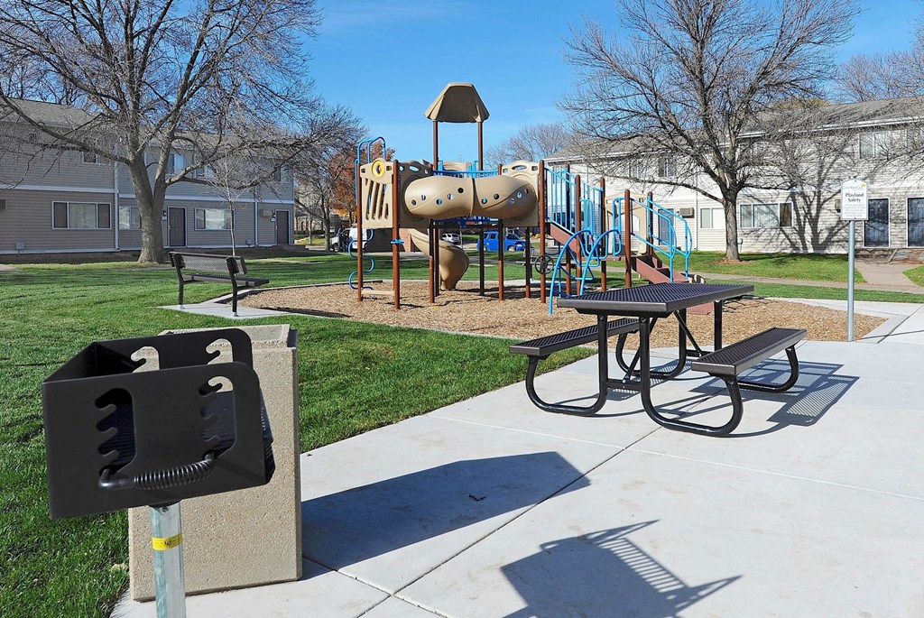 Lonnie Adkins Court_Picnic Area