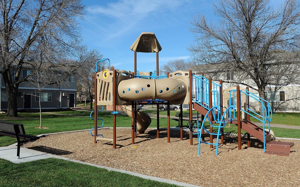 Lonnie Adkins Court_Outdoor Playground