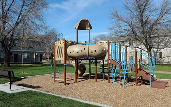 Lonnie Adkins Court_Outdoor Playground - Photo Gallery 6