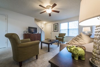 Living Room - Photo Gallery 3