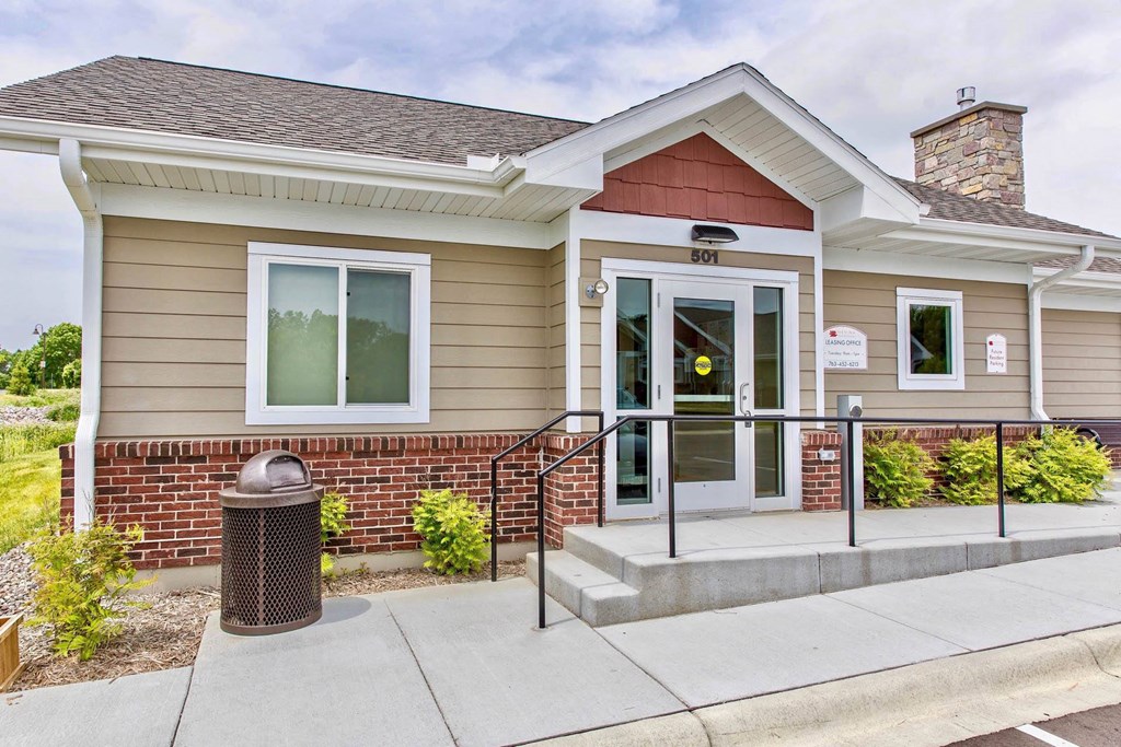 Medina Townhomes_Leasing Office Exterior